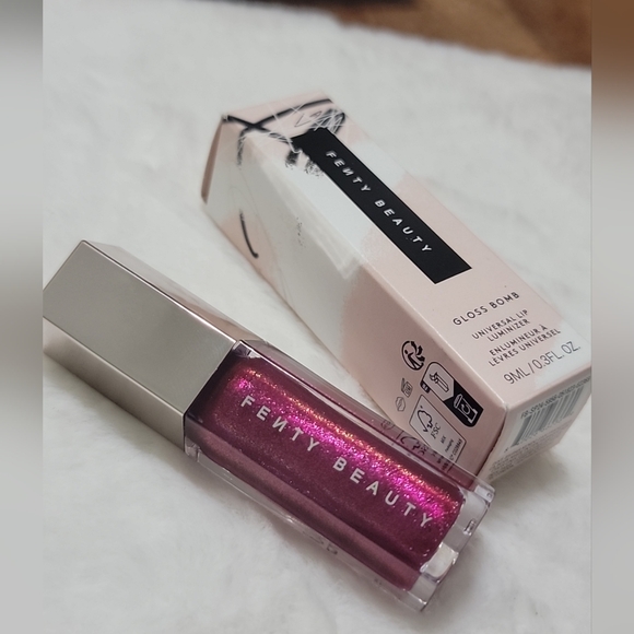 Fenty Beauty Gloss Bomb in Fuscia Flex - Picture 1 of 3